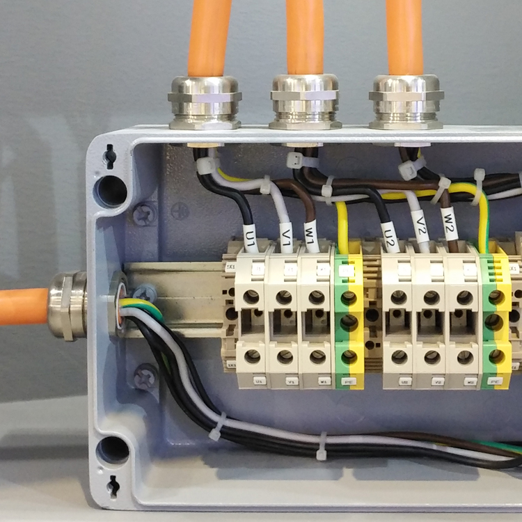 Metal cable connector in the motor installation effect diagram